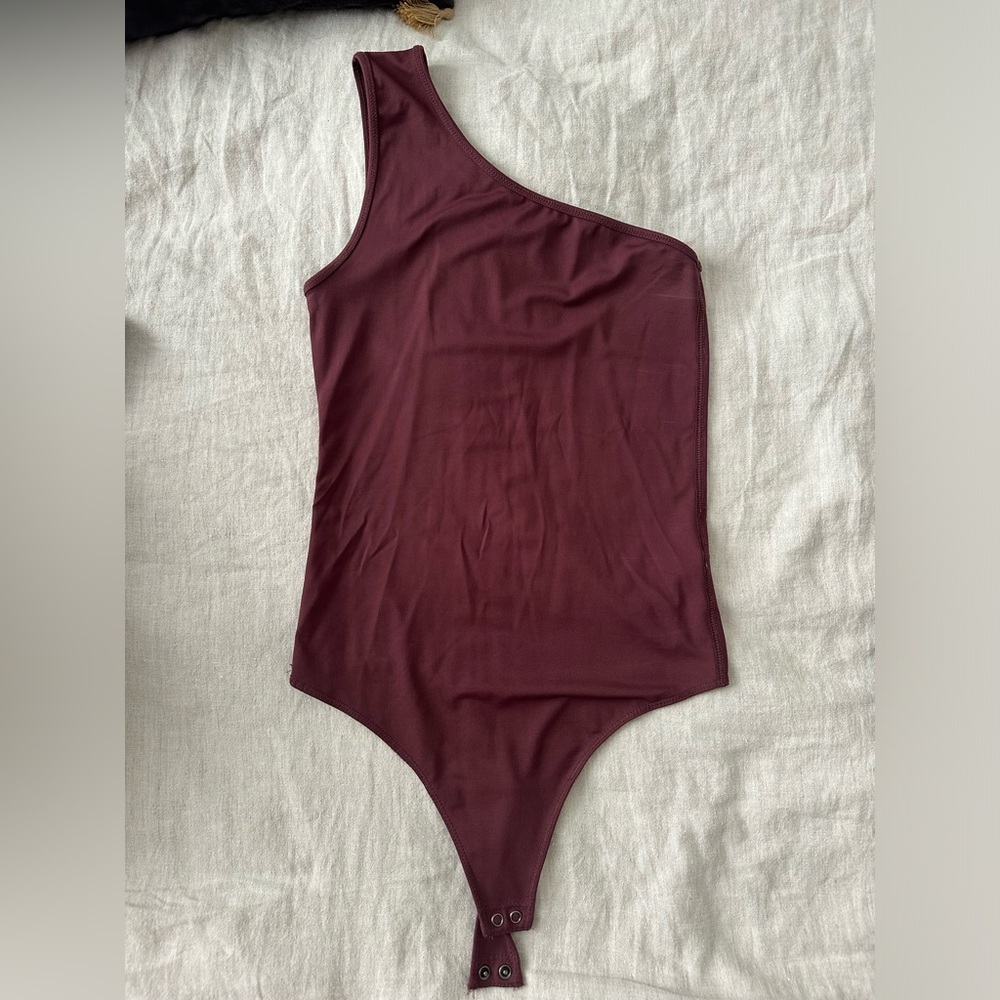 Abercrombie soft AF one shoulder bodysuit